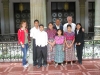 Una famiglia Maya al completo in visita nella Capitale